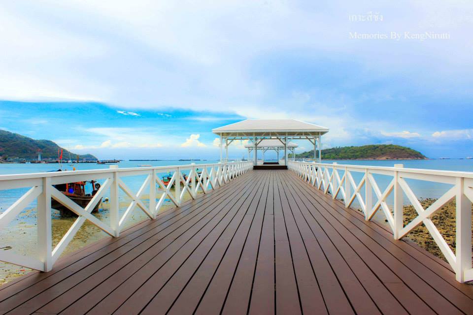 famous bridge in koh sichang where many people love to take pictures